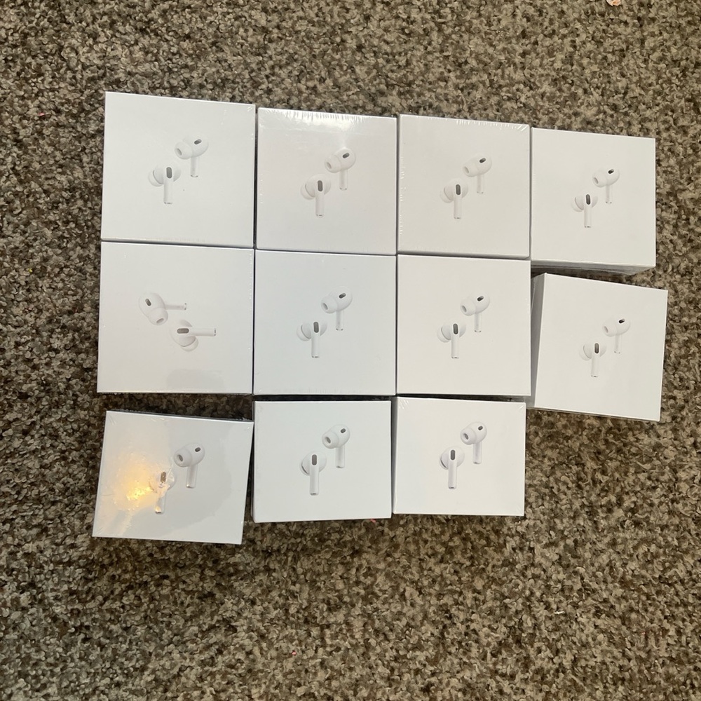 Wireless Earbuds in White